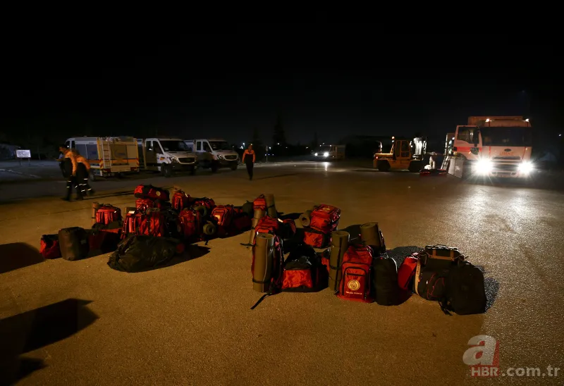 Son dakika: Deprem yardımları askeri kargo uçaklarıyla bölgeye gönderiliyor 10