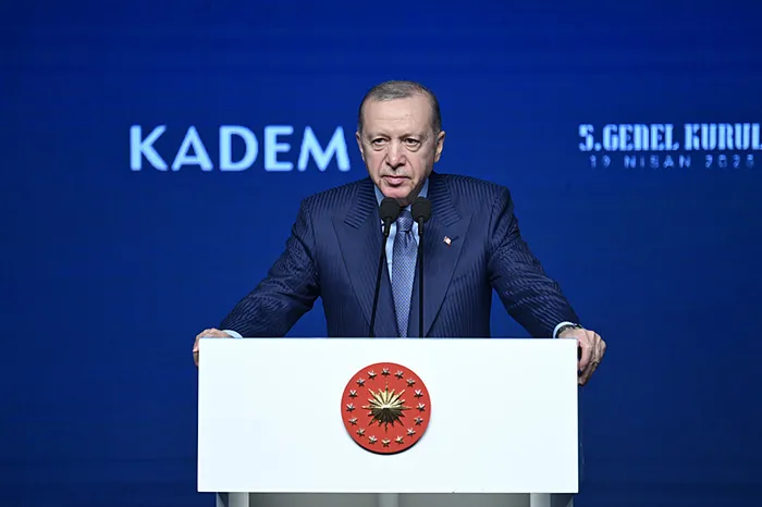 Başkan Erdoğan beka sorununa dikkat çekti: Nüfus artıştan azalışa geçebilir