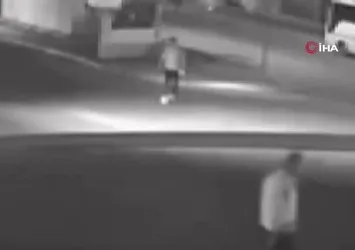 Otomobilin çarptığı yaya metrelerce havaya savruldu: O anlar kamerada