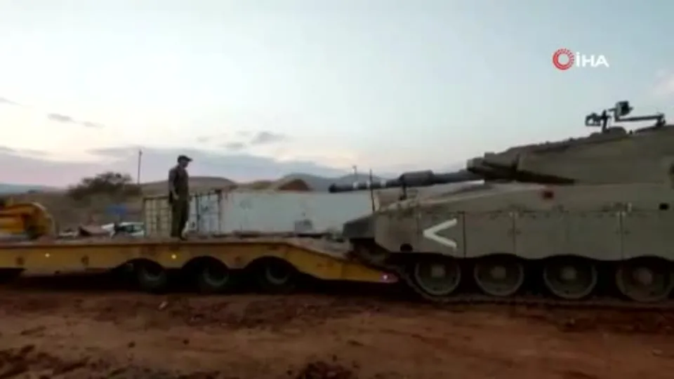 İsrail ordusuna ait Merkeva tipi tank böyle devrildi! Taşıyıcıya yüklendiği sırada...