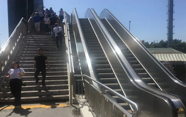 chpli-ibb-vatandasi-magdur-etti-istanbulun-yurumeyen-merdivenleri-1647516924210.jpg CHP'li İBB vatandaşı mağdur etti: İstanbul'un yürümeyen merdivenleri - 1