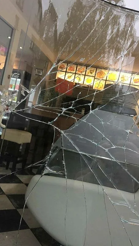 Almanya'da ırkçılar yine Türk lokantasına saldırdı - 1