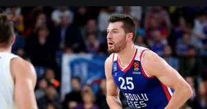 Anadolu Efes’in yıldızı Alec Peters takımını sırtlıyor