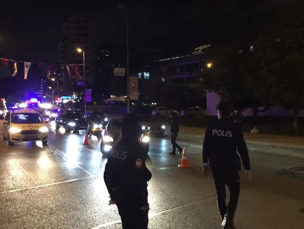 İstanbul'da polis alarmda! Araçlar tek tek arandı - 2