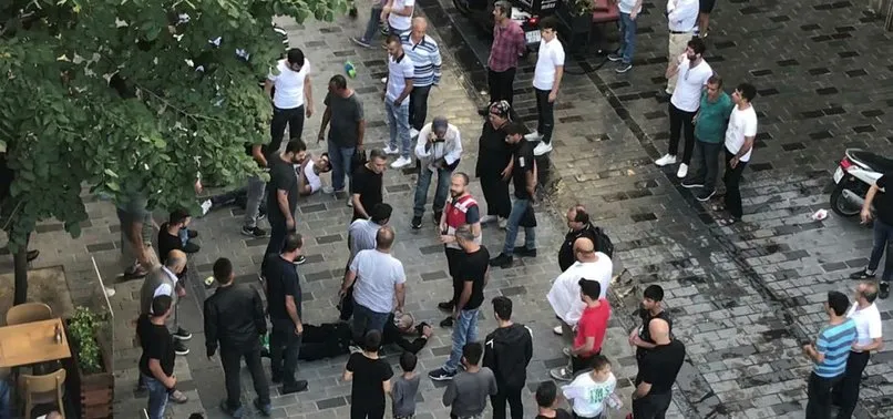 Taksim'de şoke eden olay! Makas ve bıçaklar devreye girdi