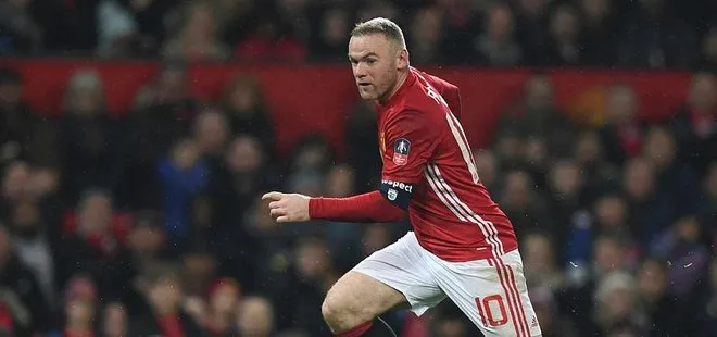 Wayne Rooney, Manchester United’da kalacak
