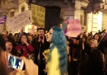 Taksim esnafı: Ezan okunduğu zaman sesler ve çığlıklar yükseldi, ezan bastırılmaya çalışıldı