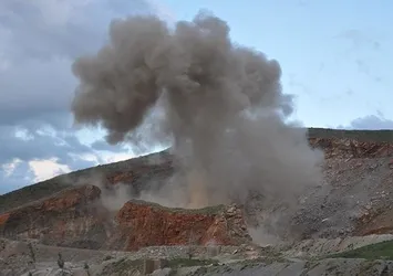 Muş'ta bomba yüklü araç havadan vuruldu