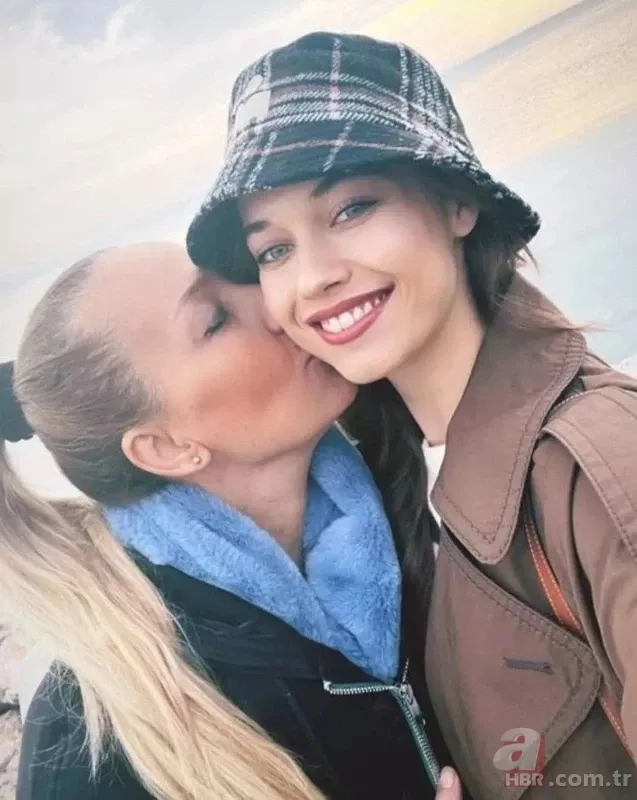 Hiç değişmemiş! Afra Saraçoğlu'nun çocukluk halini paylaştı 8