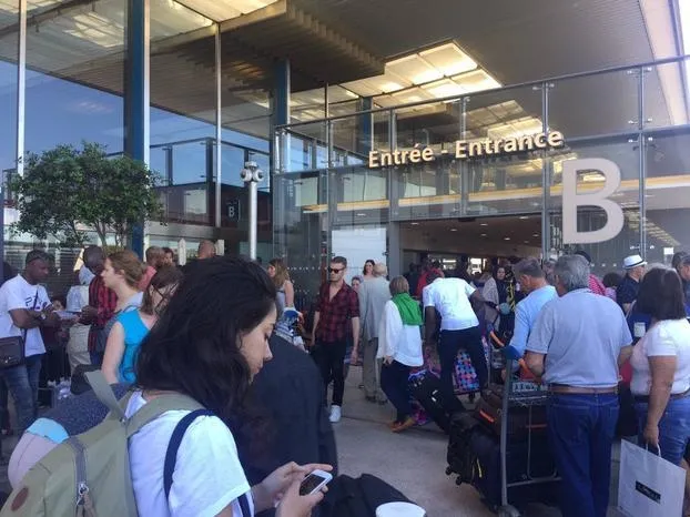 Paris Orly Havalimanı'nda bomba ihbarı - 1