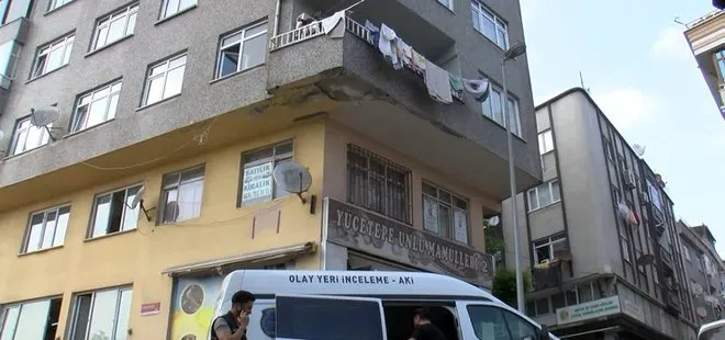 Zeytinburnu’nda yürekleri yakan olay! 2 yaşındaki çocuk ikinci kattan arabanın üzerine düştü