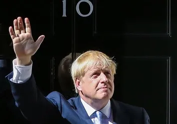 İngiltere'de istifa depremi! Boris Johnson'ı özür de kurtarmadı! 4 isimden peş peşe istifa kararları...