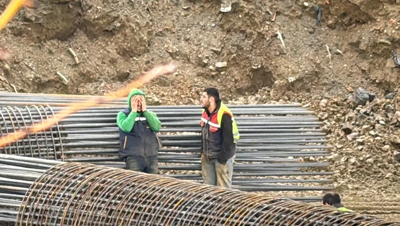 İstanbul’da korkunç ölüm! Bir tonluk kepçe kovası üstüne düştü