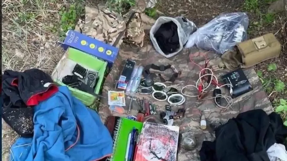 Teröristlere ait çok sayıda silah ve mühimmat ele geçirildi