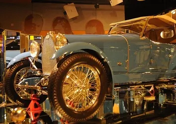 Çin'de klasik otomobiller geçmişe ayna tutuyor