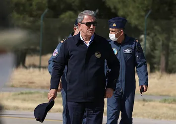 Milli Savunma Bakanı Hulusi Akar'dan terörle mücadele mesajı! Asil milletimizi terör belasından kurtaracağız