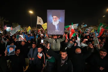 İran sokaklarında yeni lider sevinci