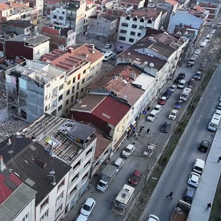CHP'li belediyeden kentsel dönüşüm skandalı: Çivi bile çakmayıp maliyeti yüksek sözleşme dayattılar