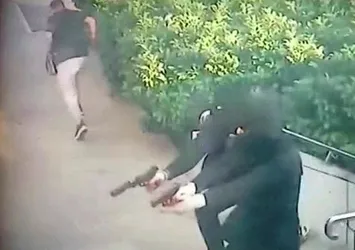 İstanbul'un ortasında susturuculu silahlarla suikast girişimi! Dehşet anları kamerada