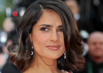 Salma Hayek: Beni de taciz etti!