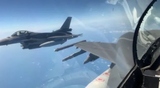 son-dakika-yunanistana-ait-savas-ucaklarina-turk-jetleri-ile-verilen-yanitin-goruntuleri-paylasildi-1671518926010.jpg Son dakika: Yunanistan'a ait savaş uçaklarına Türk jetleri ile verilen yanıtın görüntüleri paylaşıldı! - 2