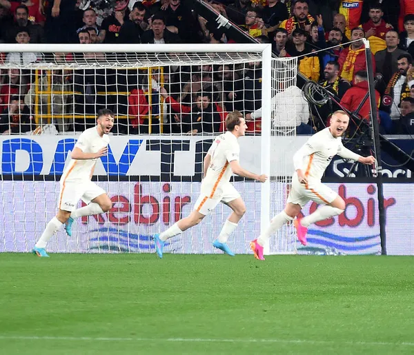 Göztepe: 2 - Galatasaray: 3 MAÇ SONUCU | Aslan'dan muhteşem geri dönüş - 3