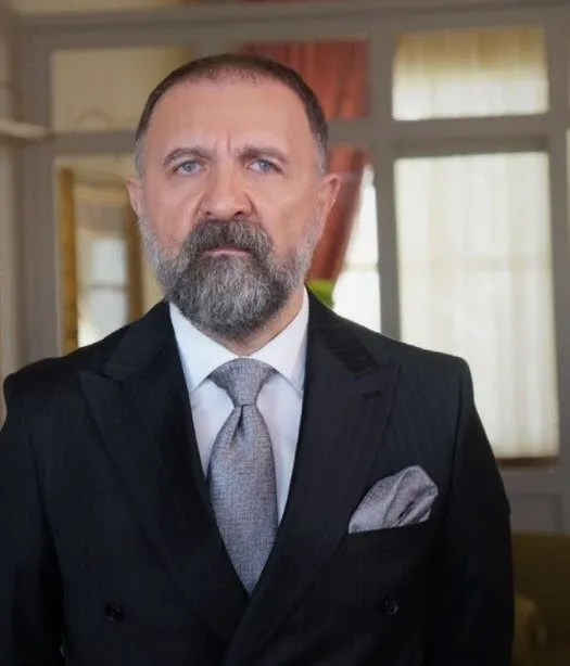 Hülya Avşar'ın hastanelik ettiği Ertuğrul Postoğlu o sahneyi anlattı