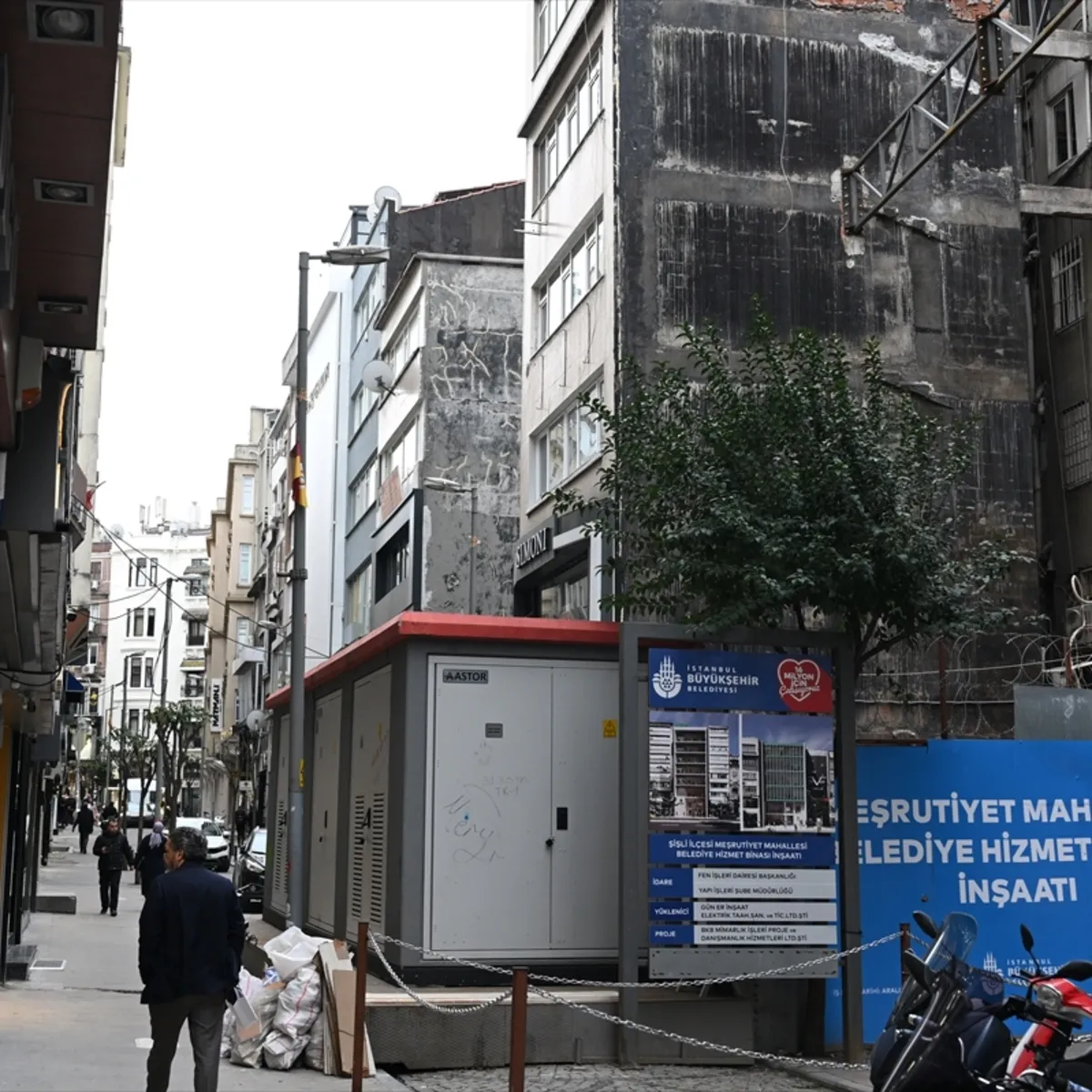 Şişli’de İBB’nin yola taşıdığı trafo esnafı mağdur etti