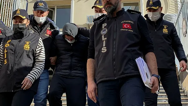 samuray-kiliciyla-vahsi-cinayet-genc-kadin-feci-sekilde-can-verdi-1636565107691.jpg Samuray kılıcıyla vahşi cinayet! Genç kadın feci şekilde can verdi - 7