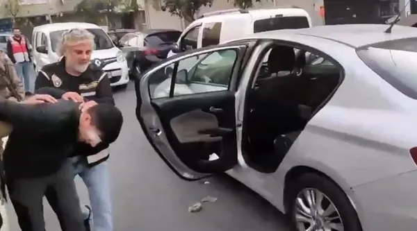 bakan-ali-yerlikaya-kafes-operasyonunda-zaza-dogan-organize-suc-orgutu-cokertildi-1698385368130.jpg Bakan Ali Yerlikaya: 'Kafes' operasyonunda "Zaza Doğan" organize suç örgütü çökertildi - 3