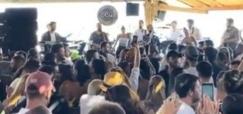 İzmir'de sosyal mesafe kurallarını hiçe sayan 33 kişiye ceza
