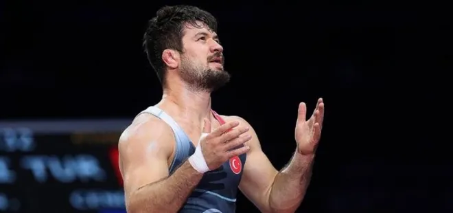 Dünya Güreş Şampiyonası’nda Ali Cengiz Macar rakibini yenerek dünya şampiyonu oldu