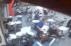 Fatih’te motosiklet kafede oturanların arasına daldı