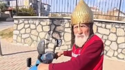 Miğferli dede görenleri şaşırttı