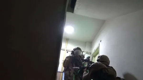 mossad-opersyonunda-yeni-detaylar-7-casusun-sorgusuna-baslandi-iletisim-aglari-cozuldu-1706892305479.jpg MOSSAD operasyonunda yeni detaylar! 7 casusun sorgusuna başlandı! İletişim ağları çözüldü - 1