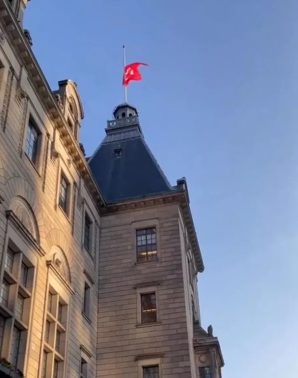 Hollanda’dan destek: Rotterdam Belediye binasına Türk bayrağı asıldı