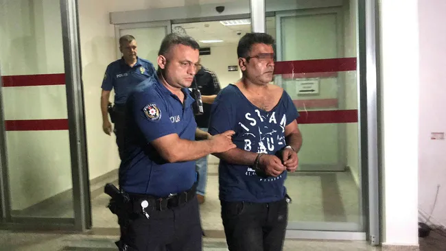 Adana'da, çocuğa istismar şüphelisine linç girişimi - 1