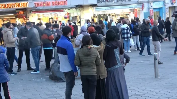 İstanbul'dan son dakika yaşam haberi | Taksim’de sokağa çıkma kısıtlaması öncesi insan seli - 2