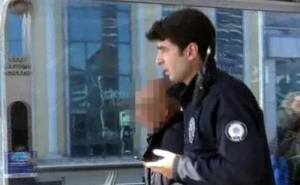 İstanbul'da metrobüste taciz şoku! Genç kız çığlık attı, şoför otobüsü durdurdu - 1