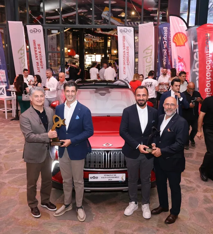Yerli ve milli Togg zirvede! T10X Türkiye’de Yılın Otomobili seçildi