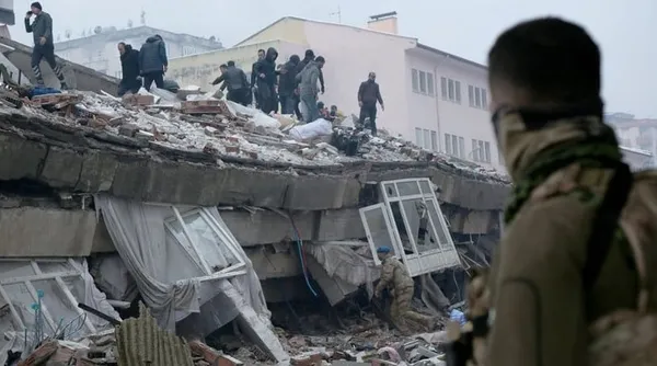 muhalefetin-deprem-bolgesinde-asker-yok-yalani-da-patladi-89-dakika-sonra-kisladan-ciktilar-1677192144813.jpg Muhalefetin 'Deprem bölgesinde asker yok' yalanı da patladı! 89 dakika sonra kışladan çıktılar - 2