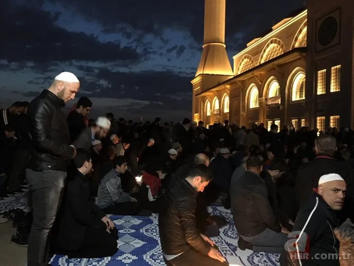 Büyük Çamlıca Camii'nde tarihi kalabalık!