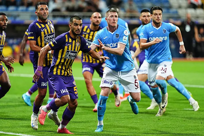 canli-anlatim-eyupspor-trabzonspor-macinda-ilk-duduk-caldi-1725211796777.jpg İstanbul'da sessiz gece: Eyüpspor - Trabzonspor maçında gol sesi çıkmadı - 2