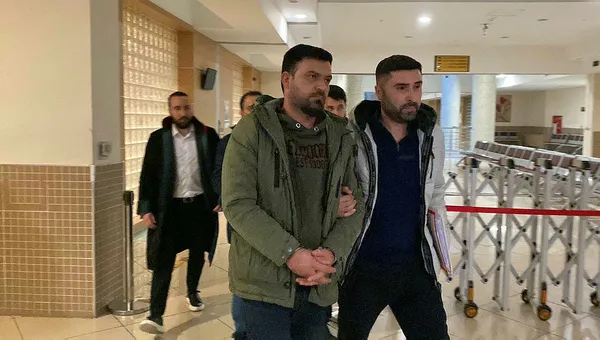 Eski milli futbolcu Oktay Derelioğlu’na büyük şok! Trafikte saldırıya maruz kaldı! Dehşet anları kamerada