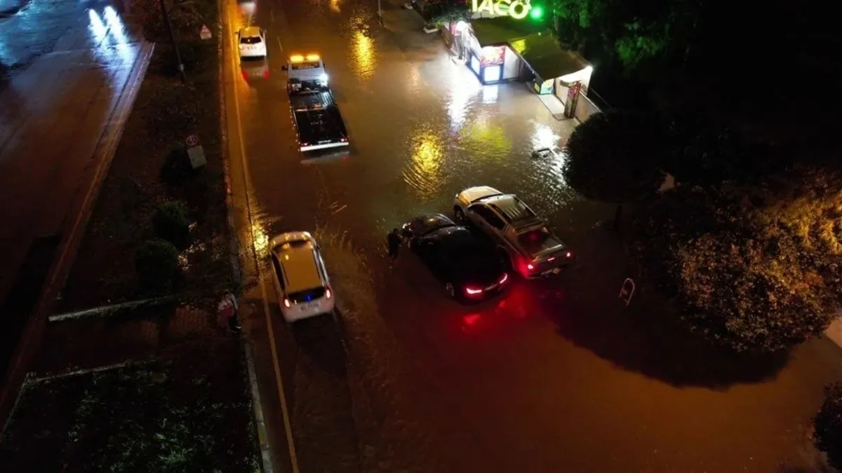 Adana'da sağanak sele neden oldu