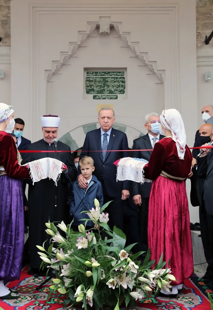 Son dakika: Başkan Erdoğan Bosna Hersek'te: İzzetbegoviç'in kabrini ziyaret etti! Başçarşı Camii'nin açılışını yaptı - 2