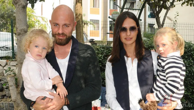 Doktorlar’ın Ela’sı Yasemin Özilhan lüks hayatıyla sürekli gündeme geliyor! Bu defa da on binlerce liralık tavlası alay konusu oldu: "Tavlaya bak bana fakir dedi" 4