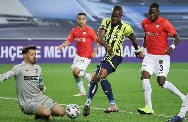Emre Belözoğlu geldi Valencia golleri sıraladı - 2