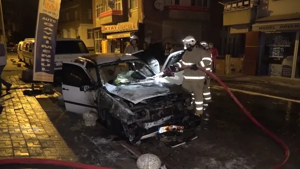 1625973850772.jpg Geceyi aydınlattı! Kırıkkale'de park halindeki otomobil kundaklandı - 4