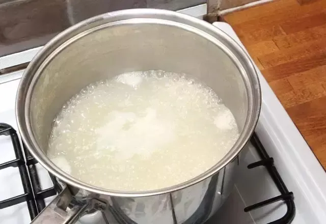 1711450250559.jpeg Pirinç suyunu sakın dökmeyin! Bakın ne işe yarıyormuş… - 1